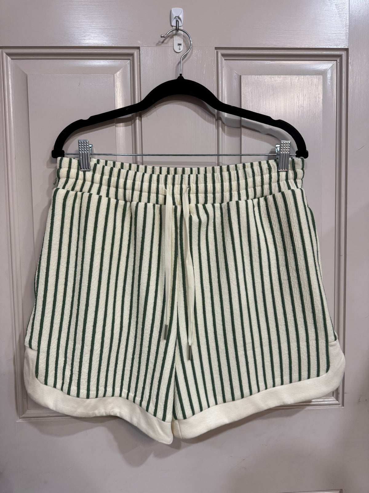 Stripe tie short