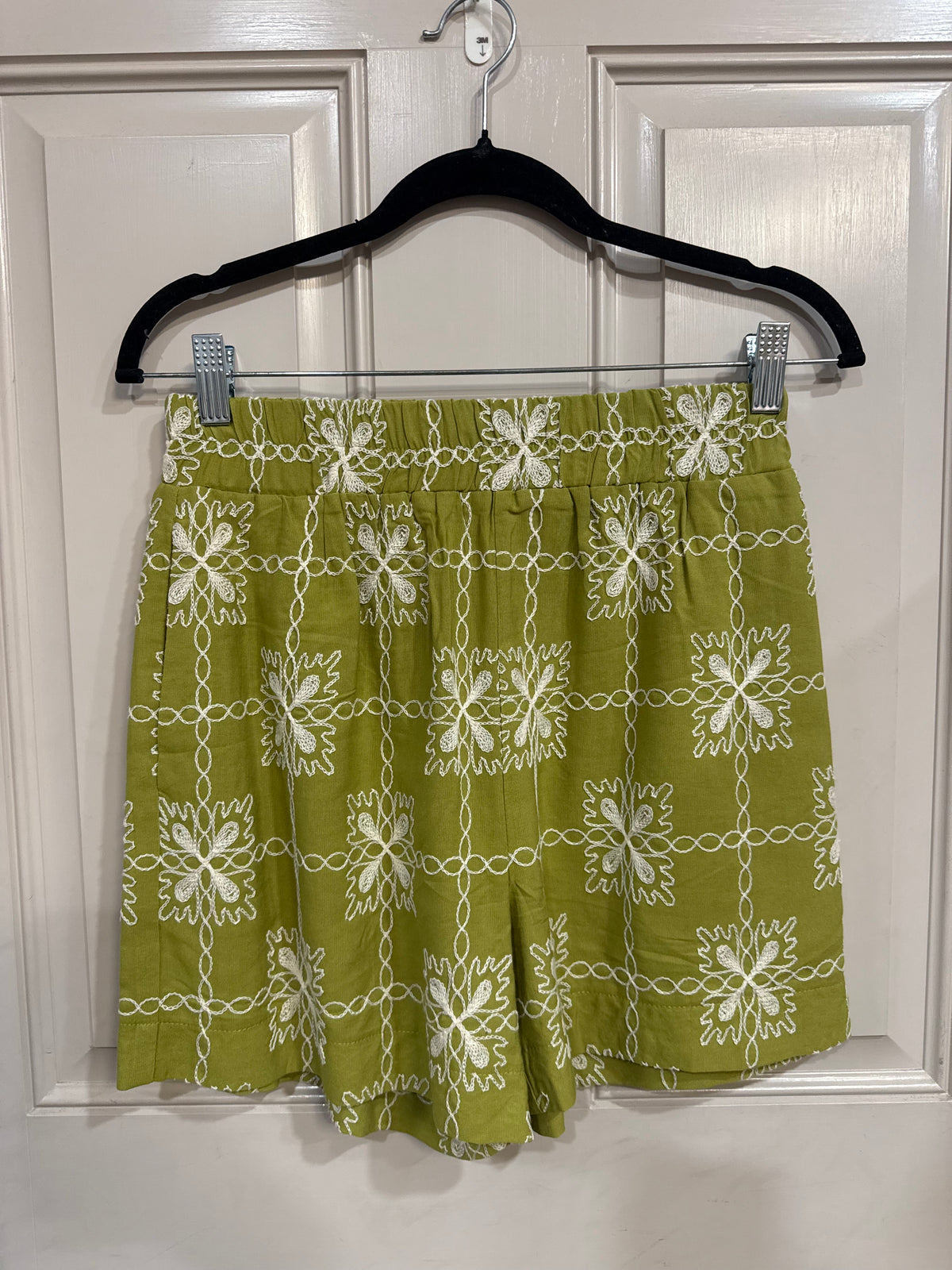 Lana embroidered short