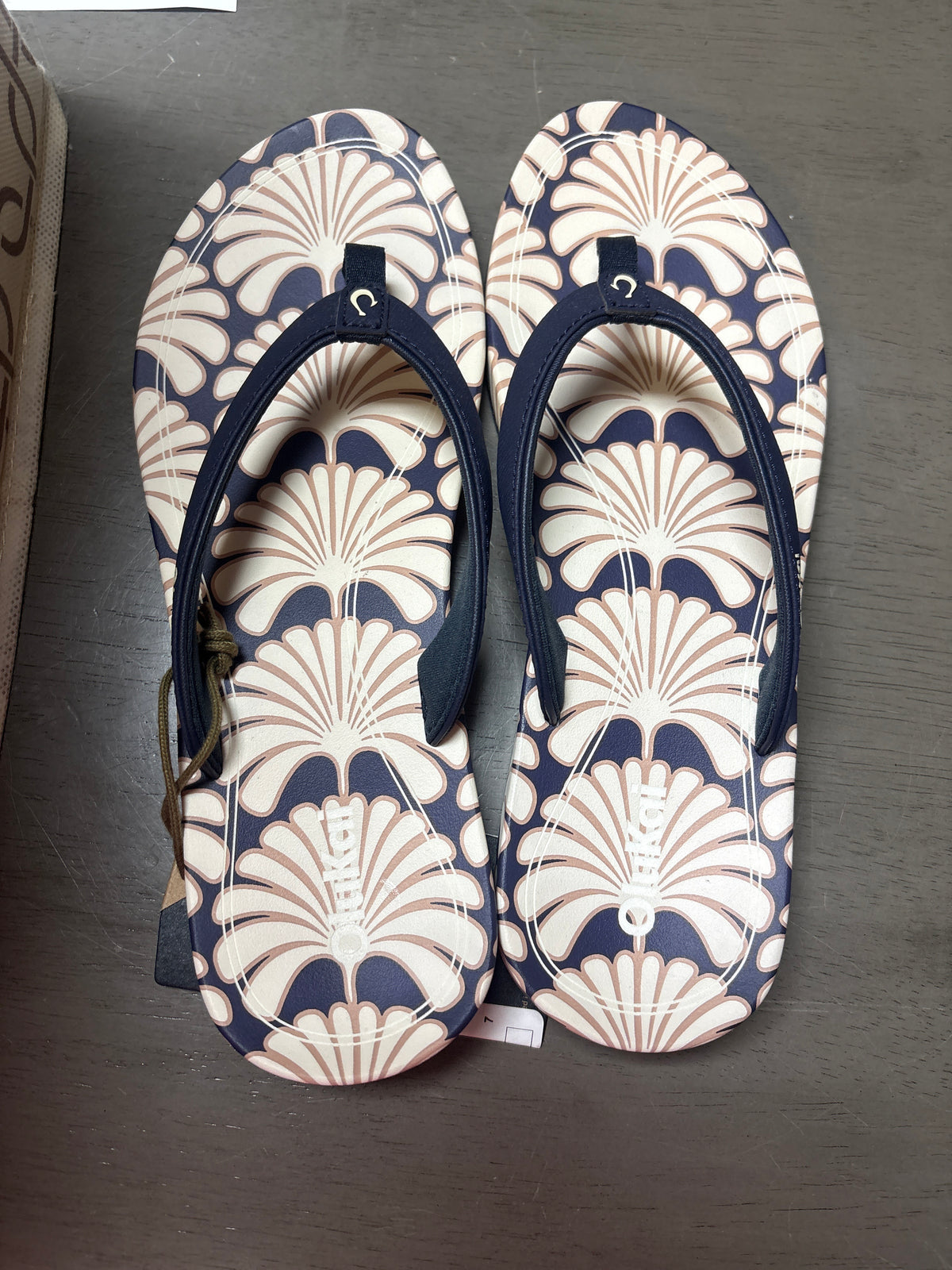 Viki sandals