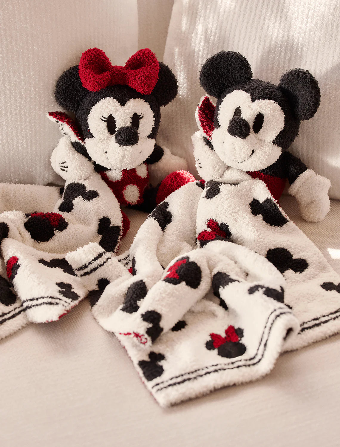 Barefoot Dreams CozyChic Disney Classic Minnie Mouse Blanket Buddie